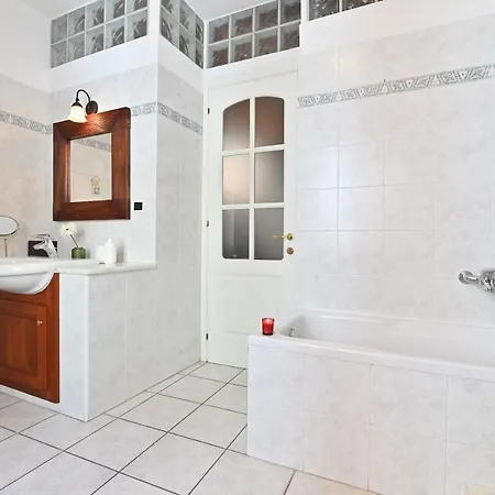 Izzhome Full Center Terrace *