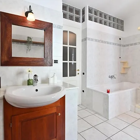 Izzhome Full Center Terrace *